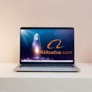 notebook con imagen de cohetes y logo Alibaba