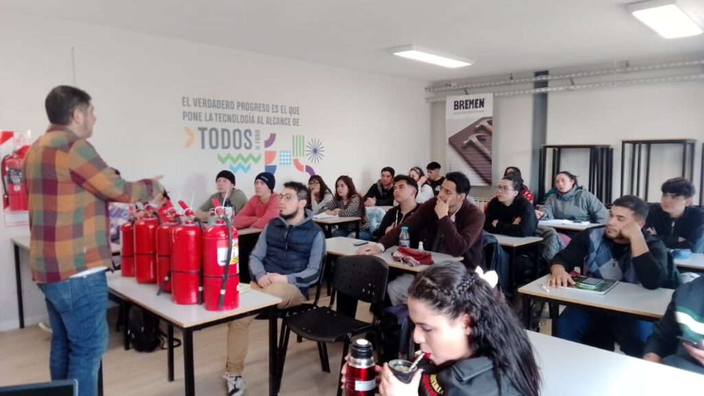 Cristian Ampuero, Jefe de Seguridad e Higiene de la Municipalidad de Bariloche, en el Curso de Capacitación