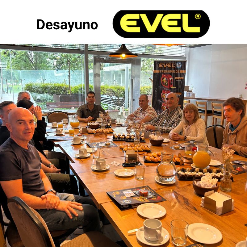 DESAYUNO EVEL CON FERRETROS