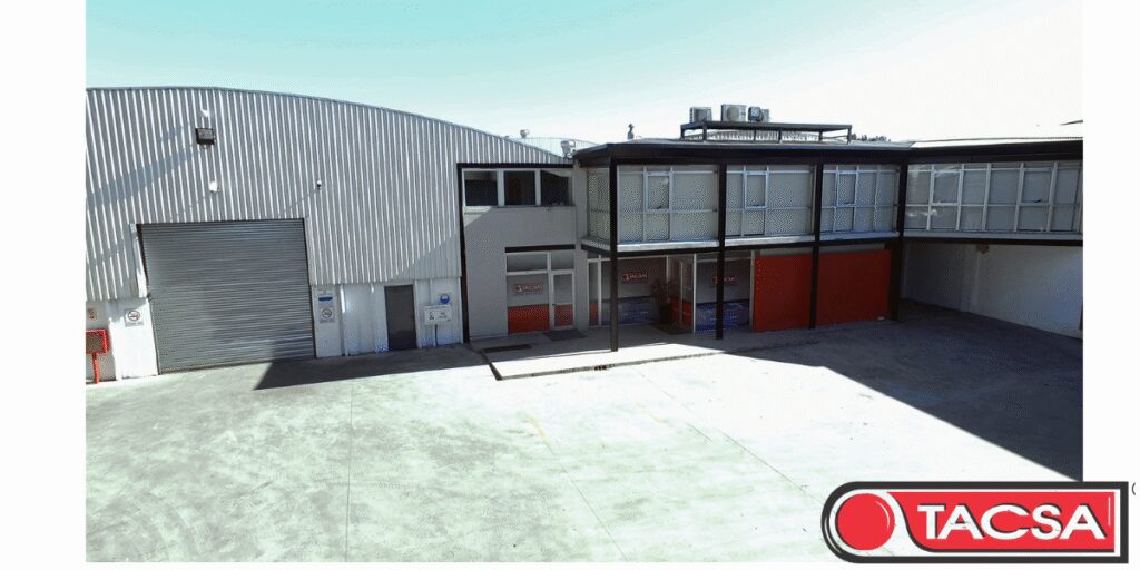 TACSA Celebra 40 Años de Innovación y Liderazgo en la Industria 1 Tacsa Interior planta, sector carga y descarga