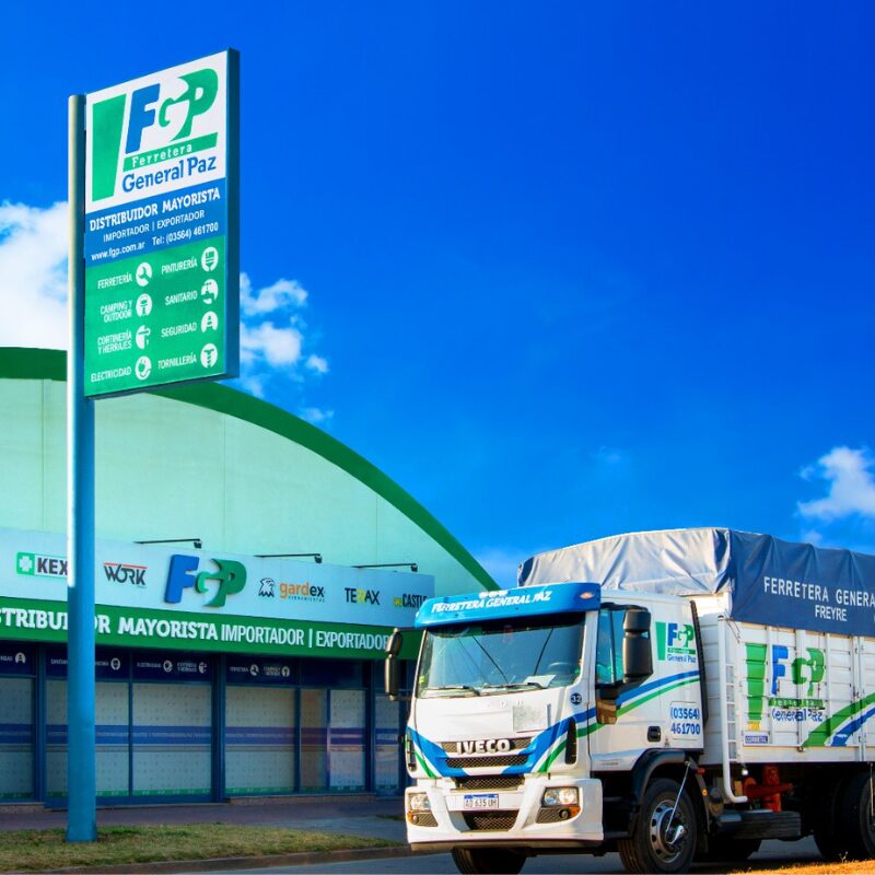 Frente de FGP con camión de entregas