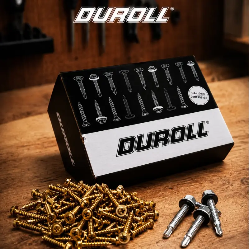 Primer plano de caja de tornillos Duroll y montículo de tornillos perforantes dorafos