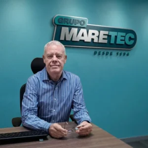 NOVEDADES 27 Rogerio Martos-Director de Grpupo Maretec en su escritorio