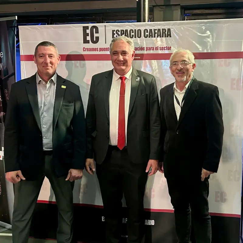 Espacio CAFARA en Rosario 2026: Éxito rotundo en innovación y encuentro ferretero 1 Sergio Angiulli, Dr Lopergolo y Mario Elencwajg en la inauguración de Espacio CAFARA en Rosario