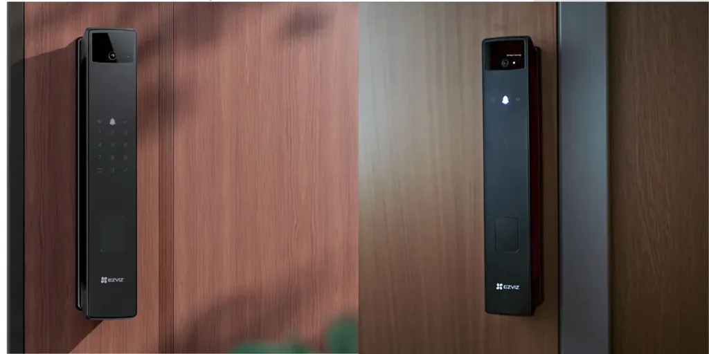 Con Ezviz la puerta de entrada se vuelve inteligente: crecen los accesos sin llave y con control en tiempo real 1 Dos modelos Ezviz de cerradura inteligente sobre panel de madera