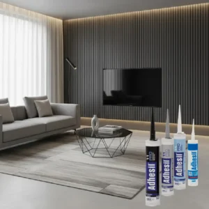 NOVEDADES 25 Living moderno revestido con placas WPC en pared y productos Adhesil para su fijación y sellado profesional.
