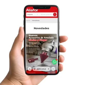 Mano sosteniendo un celular con la aplicación de Aliafor en la solapa novedades